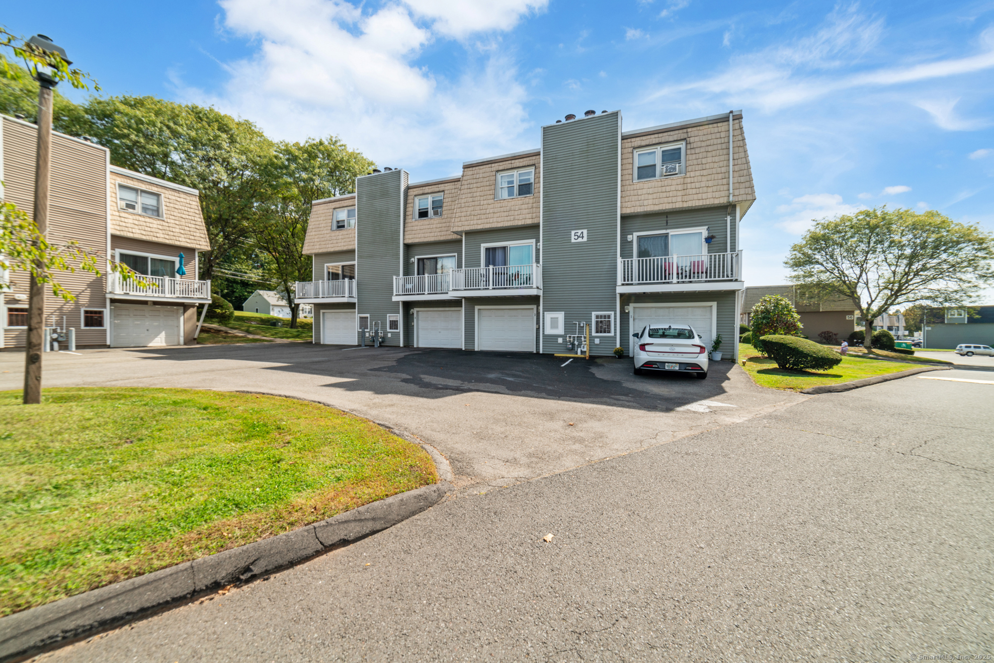 Meriden, Connecticut 06450, United States, 2 Bedrooms Bedrooms, ,2 BathroomsBathrooms,Residential,Active,220243