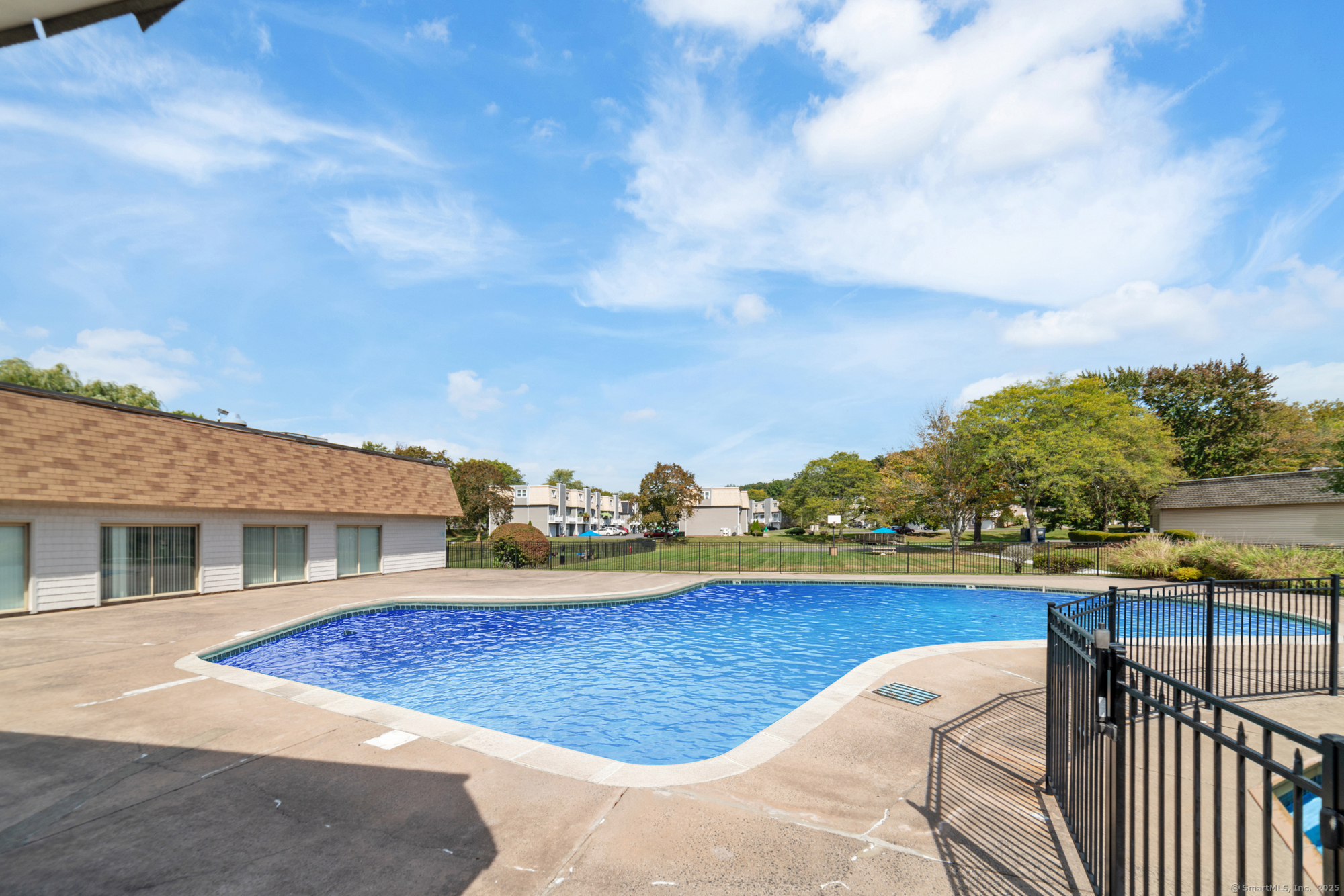 Meriden, Connecticut 06450, United States, 2 Bedrooms Bedrooms, ,2 BathroomsBathrooms,Residential,Active,220243