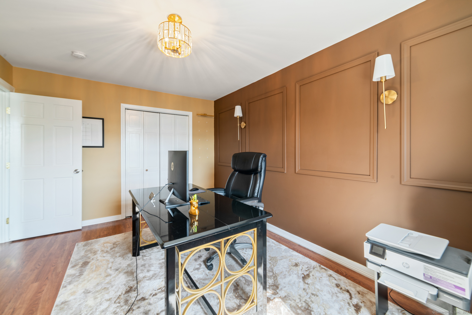 Meriden, Connecticut 06450, United States, 2 Bedrooms Bedrooms, ,2 BathroomsBathrooms,Residential,Active,220243