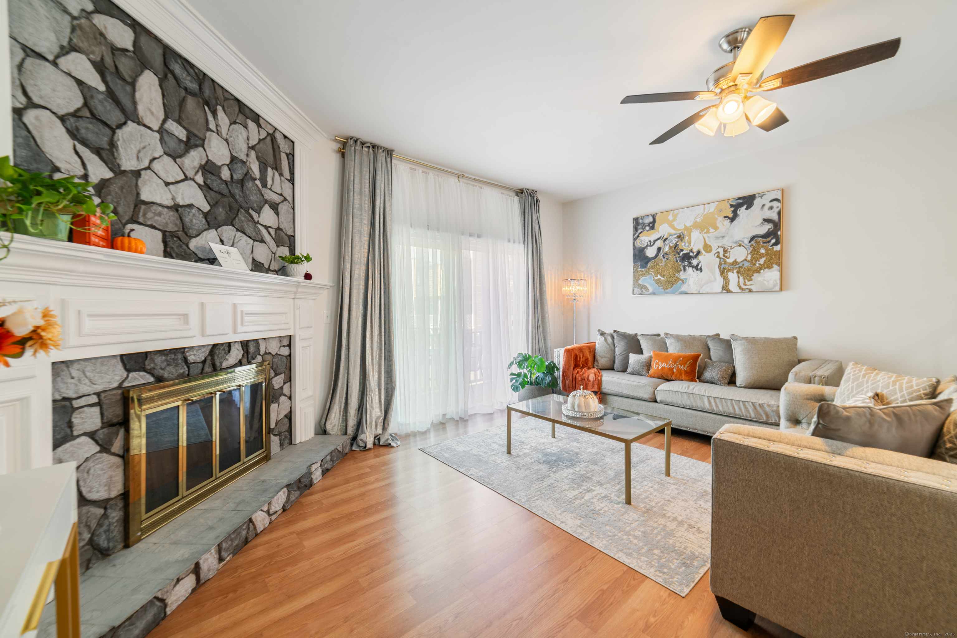 Meriden, Connecticut 06450, United States, 2 Bedrooms Bedrooms, ,2 BathroomsBathrooms,Residential,Active,220243