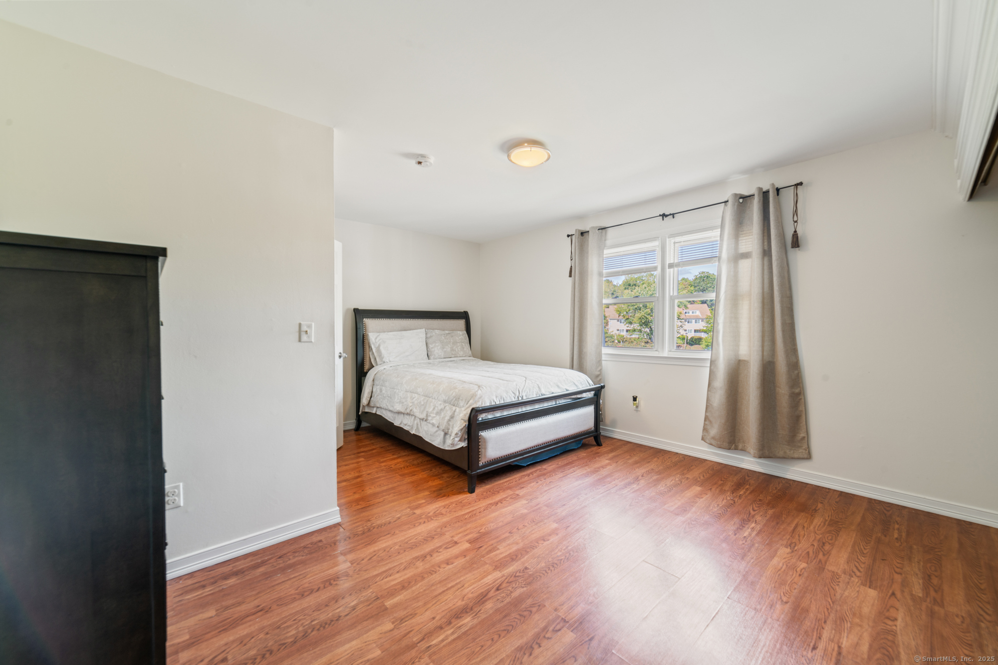 Meriden, Connecticut 06450, United States, 2 Bedrooms Bedrooms, ,2 BathroomsBathrooms,Residential,Active,220243