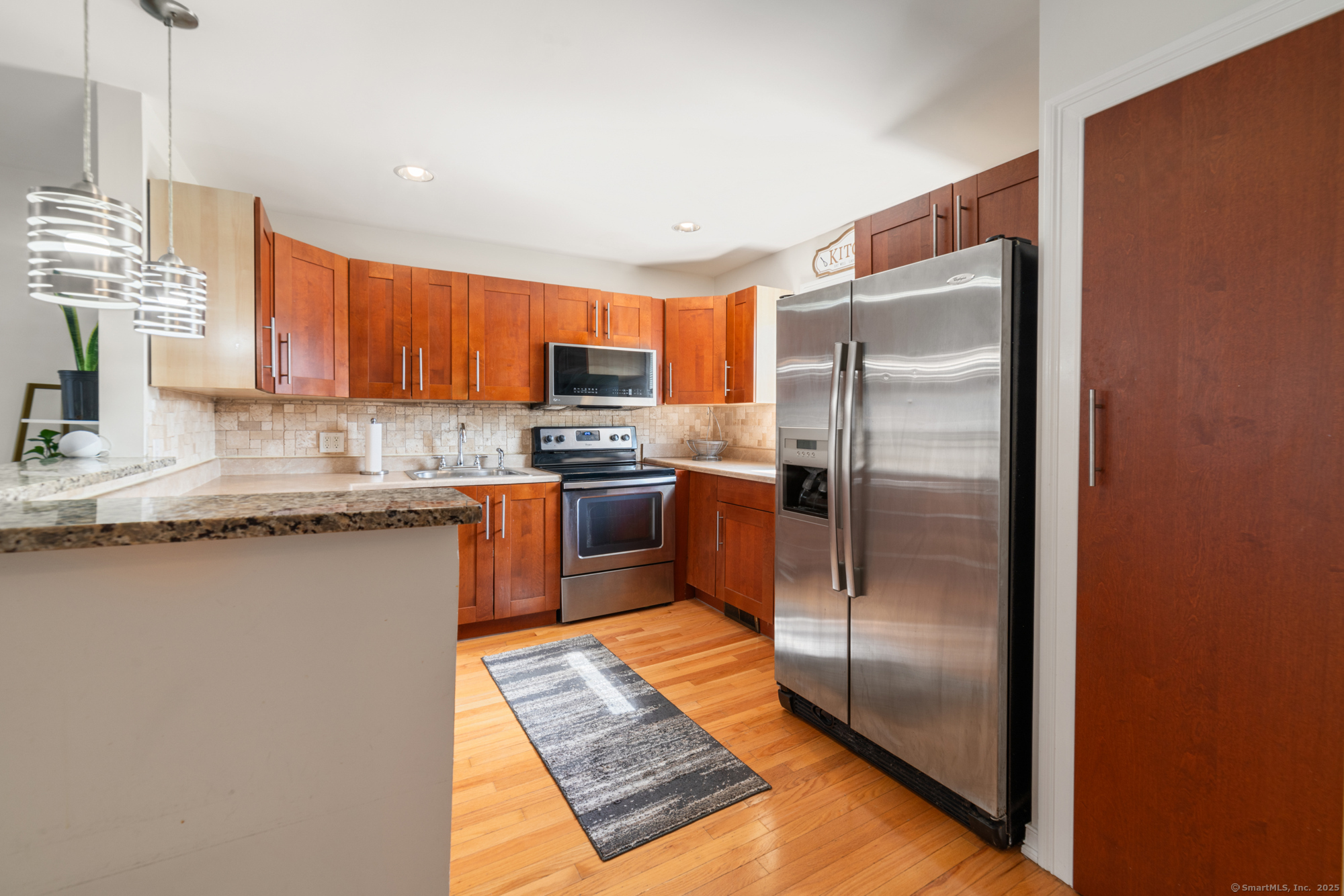 Meriden, Connecticut 06450, United States, 2 Bedrooms Bedrooms, ,2 BathroomsBathrooms,Residential,Active,220243