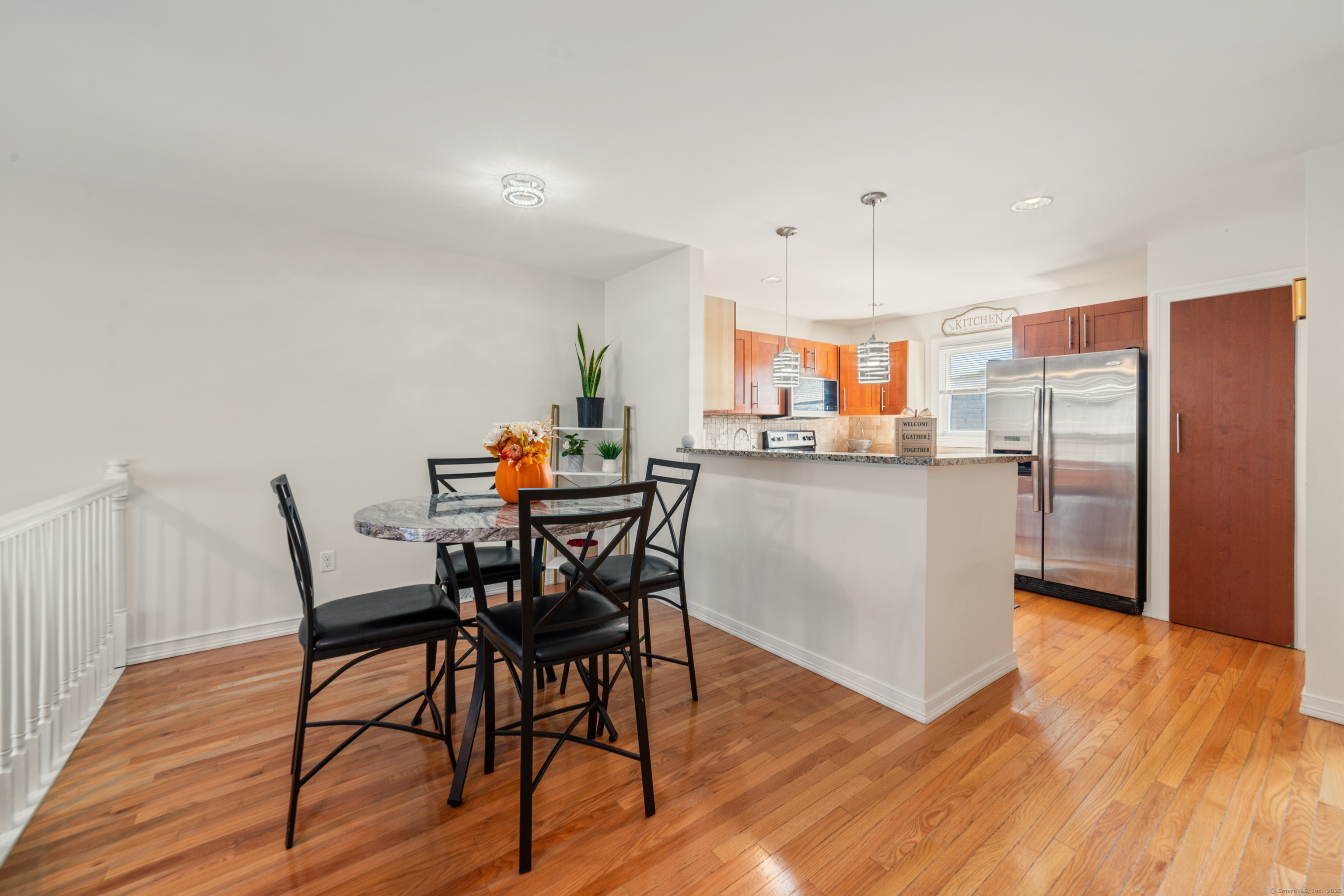 Meriden, Connecticut 06450, United States, 2 Bedrooms Bedrooms, ,2 BathroomsBathrooms,Residential,Active,220243