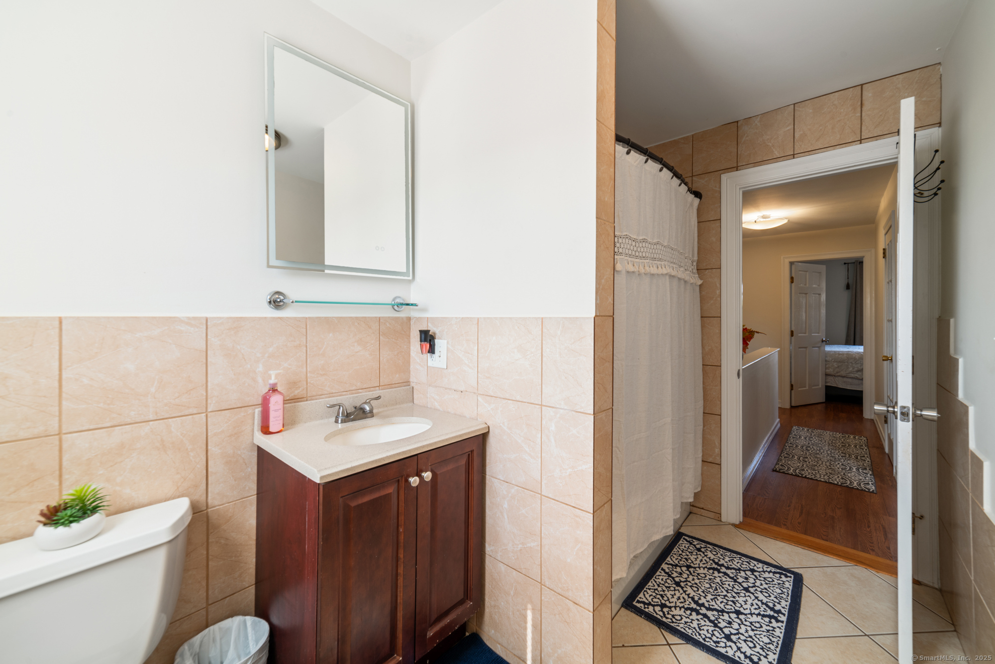 Meriden, Connecticut 06450, United States, 2 Bedrooms Bedrooms, ,2 BathroomsBathrooms,Residential,Active,220243