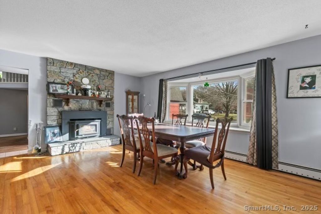 Photo of 752 New Haven Avenue, Milford, CT 06460 (MLS # 24038892)