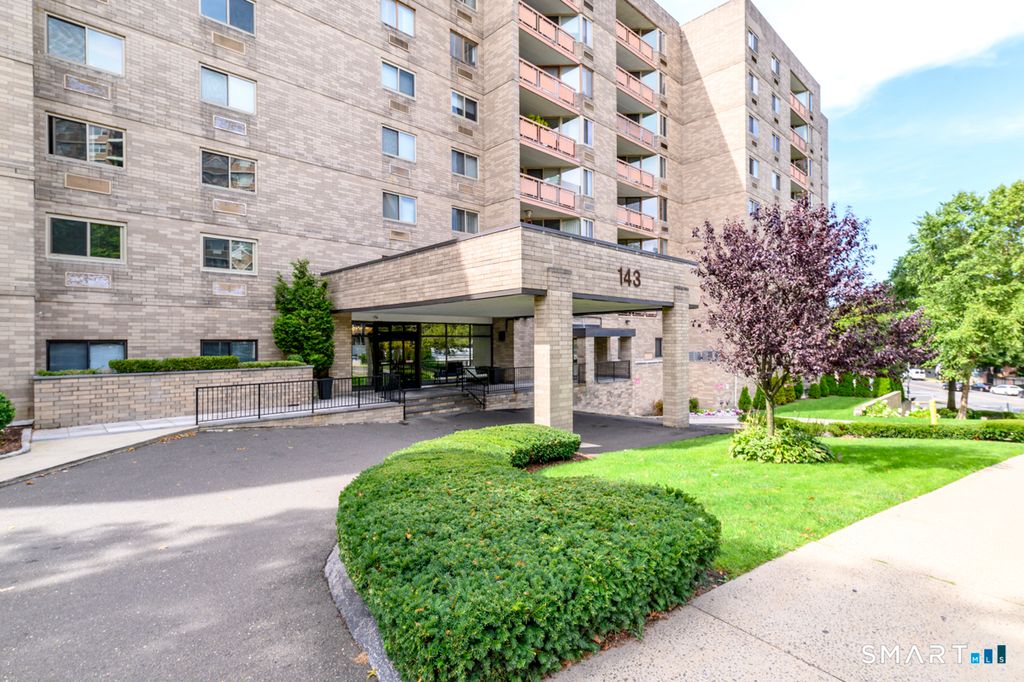 Photo of 143 Hoyt Street #APT 3K, Stamford, CT 06905 (MLS # 24153899)