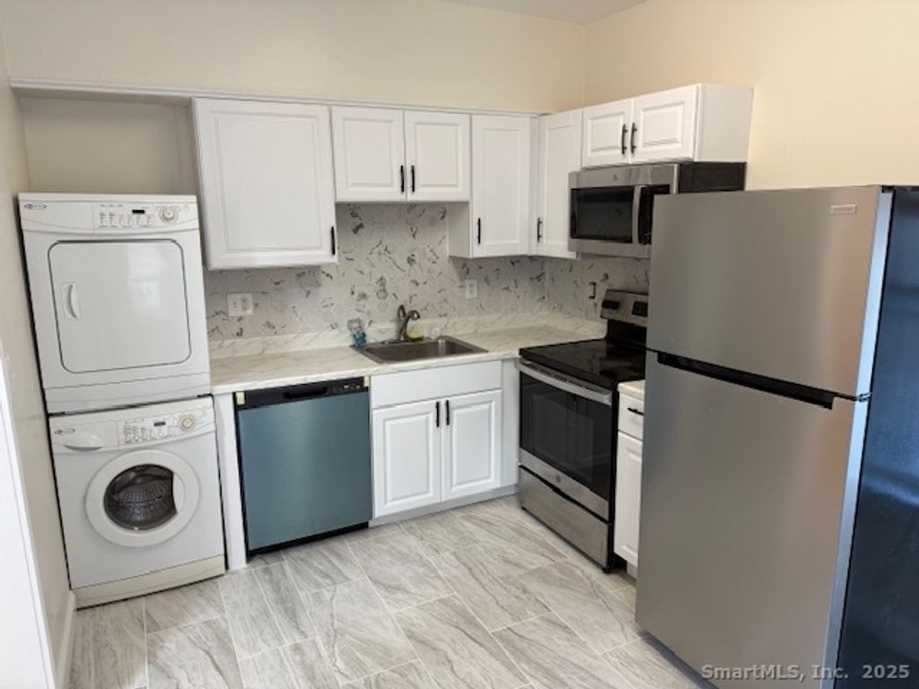 Photo of 211 Knickerbocker Avenue, Stamford, CT 06907 (MLS # 24177086)