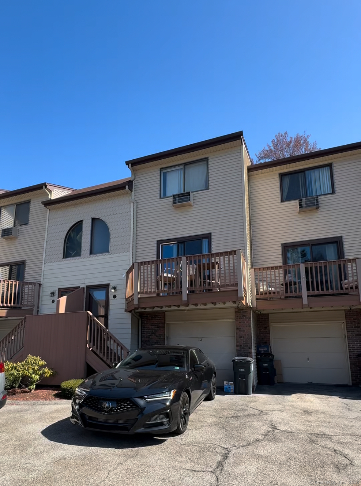 Property for Sale at Lawn Avenue Apt 23, Stamford, Connecticut - Bedrooms: 2 
Bathrooms: 2 
Rooms: 4  - $479,000