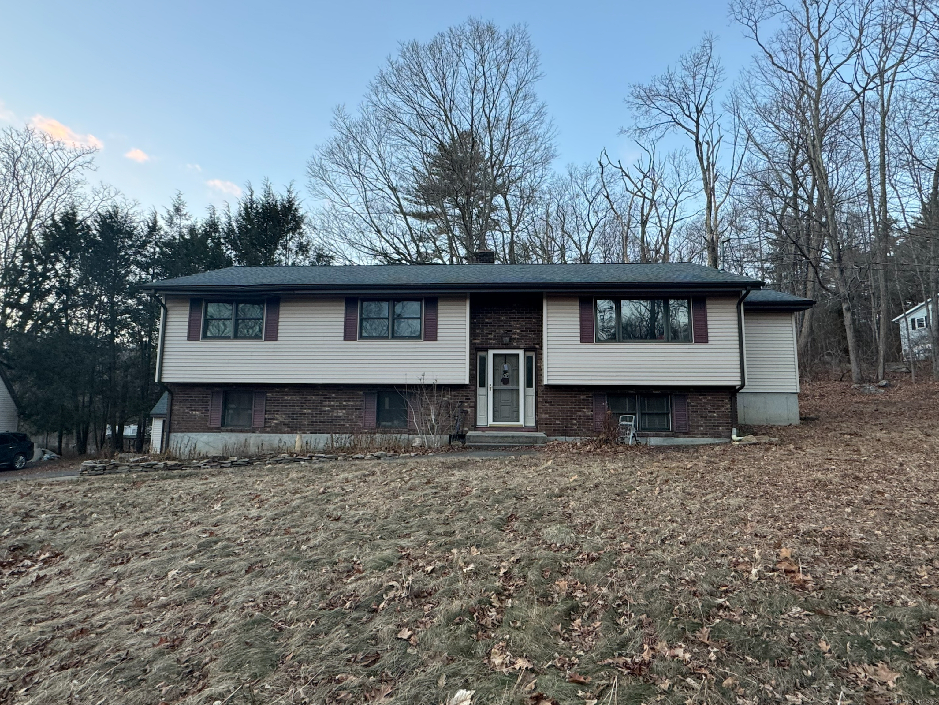 285 Mountain Road, Somers, Connecticut - 3 Bathrooms  
8 Rooms - 