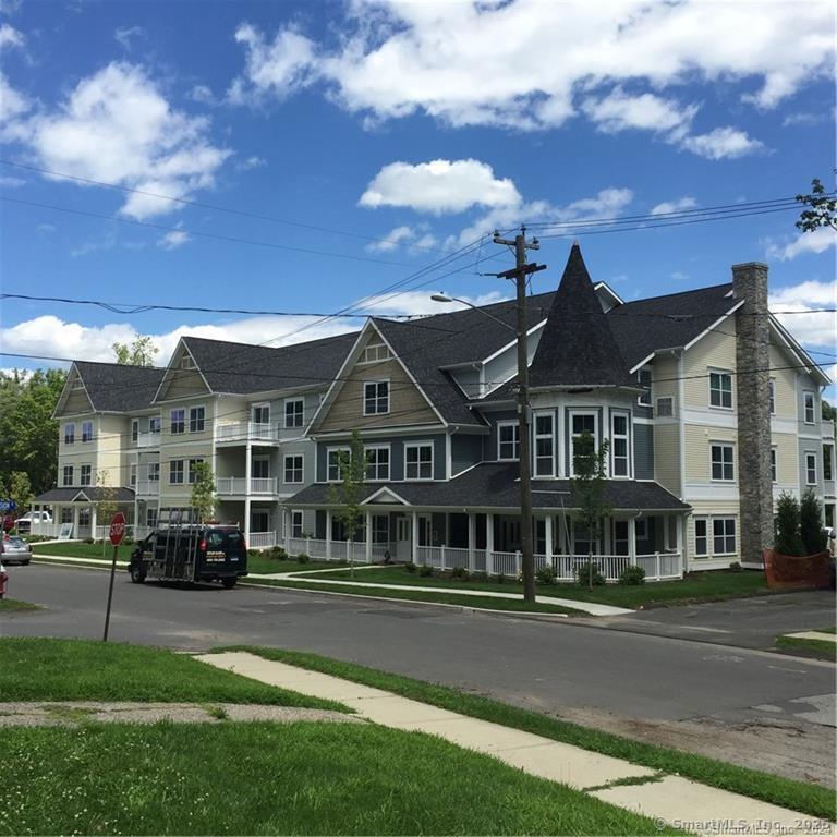 Grand Street 10, Bethel, Connecticut - 2 Bedrooms  
2 Bathrooms  
4 Rooms - 