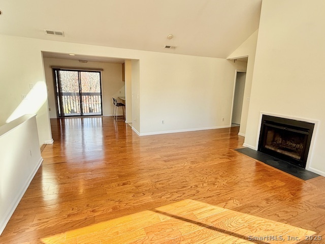 Stamford, Connecticut 06905, United States, 2 Bedrooms Bedrooms, ,2 BathroomsBathrooms,Residential,Active,249326