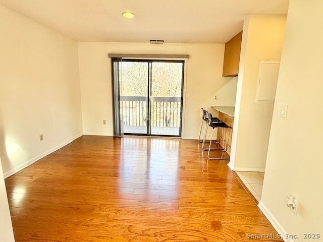 Stamford, Connecticut 06905, United States, 2 Bedrooms Bedrooms, ,2 BathroomsBathrooms,Residential,Active,249326