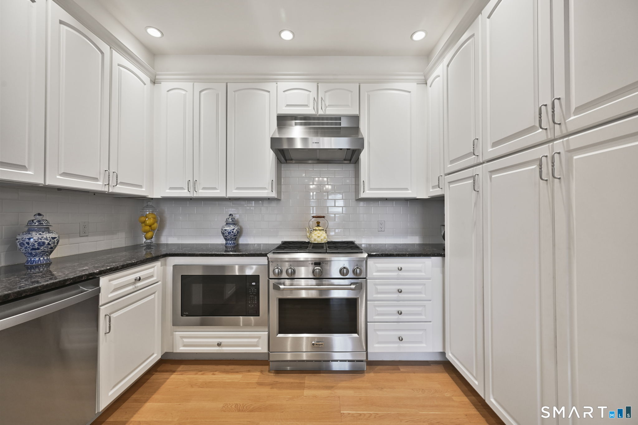 77 Havemeyer Lane 318
