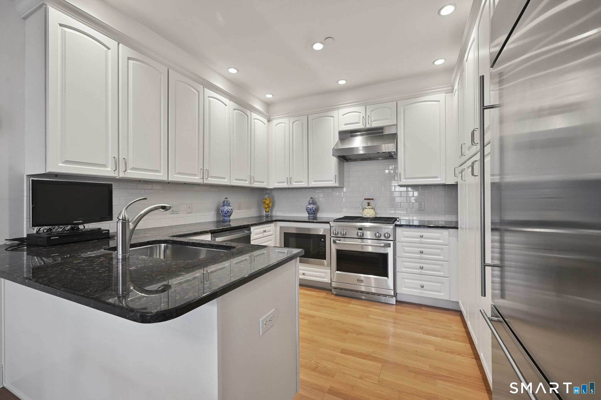 77 Havemeyer Lane 318