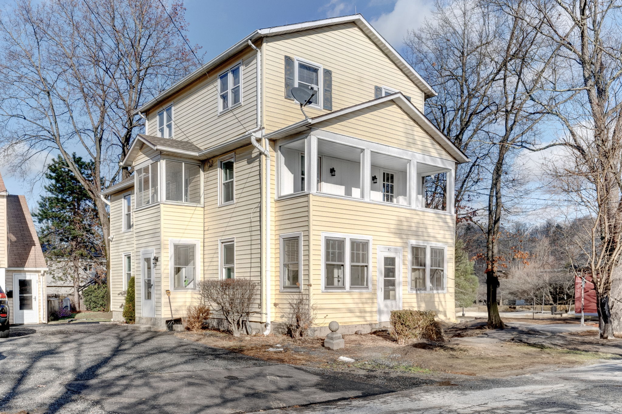 40 Mortimer Street 1, Torrington, Connecticut - 2 Bedrooms  
1 Bathrooms  
5 Rooms - 