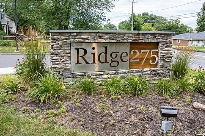 275 Ridge Road 109, Wethersfield, Connecticut - 2 Bedrooms  
2 Bathrooms  
3 Rooms - 