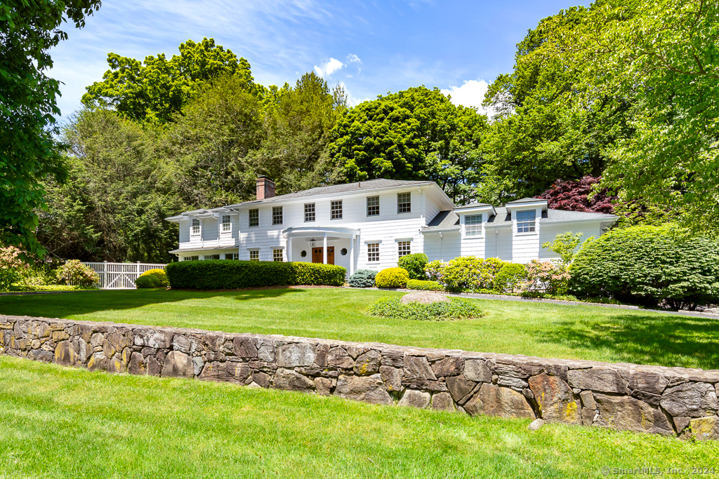 38 Pequot Trail, Westport, Connecticut - 6 Bedrooms  
5 Bathrooms  
12 Rooms - 