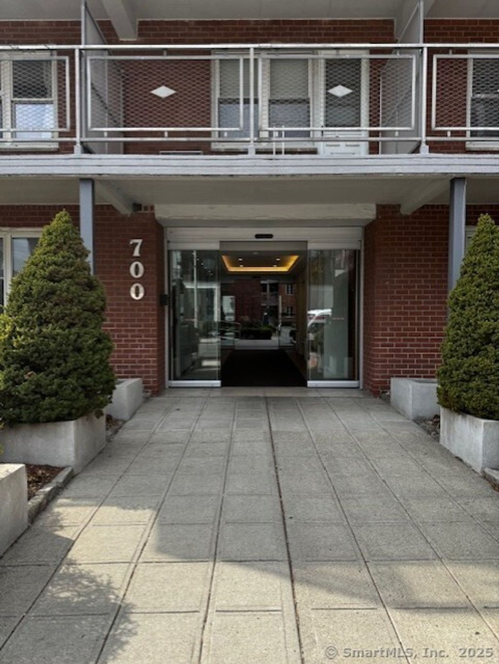 listing image 0