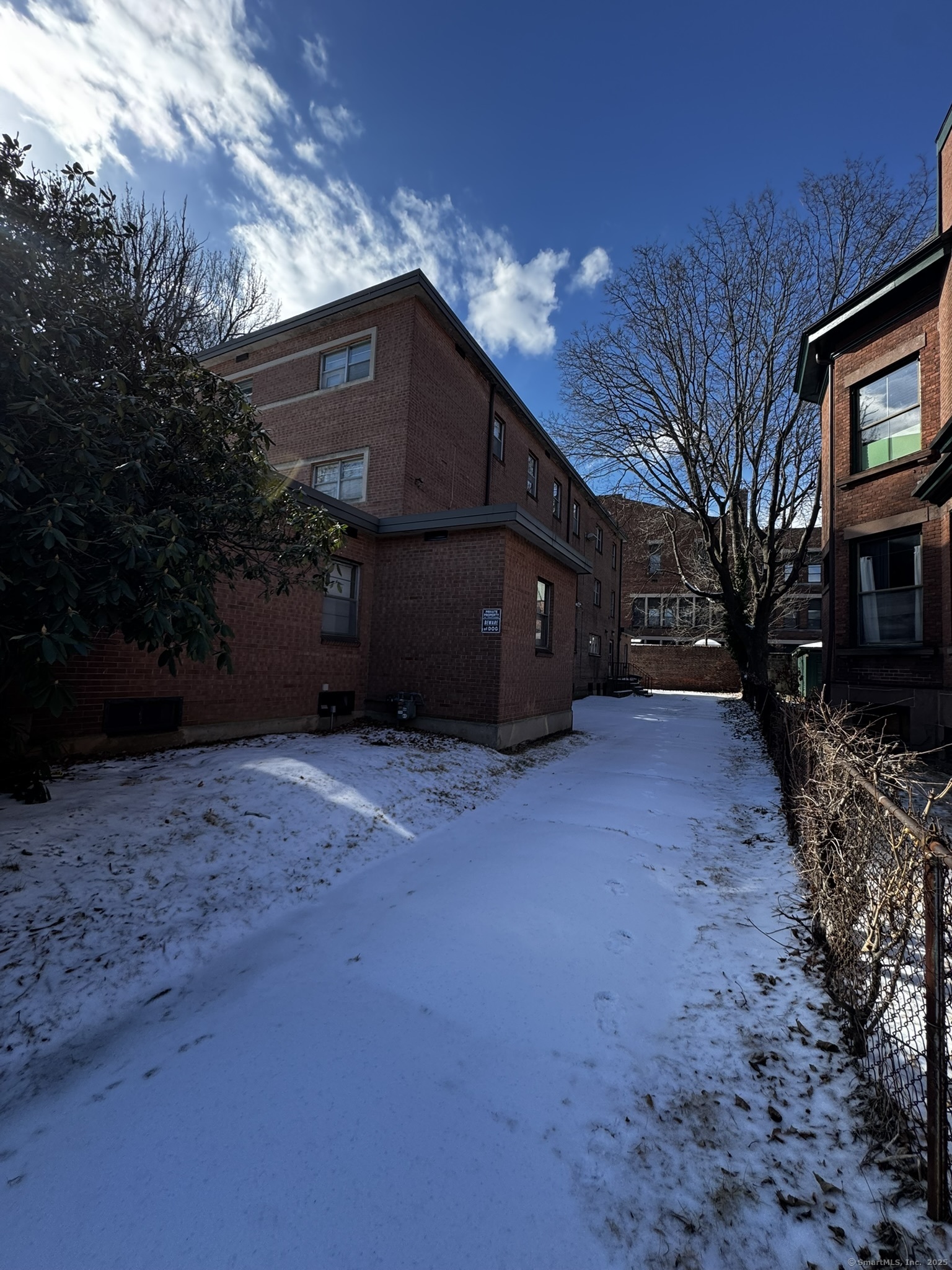 11 Charter Oak Place