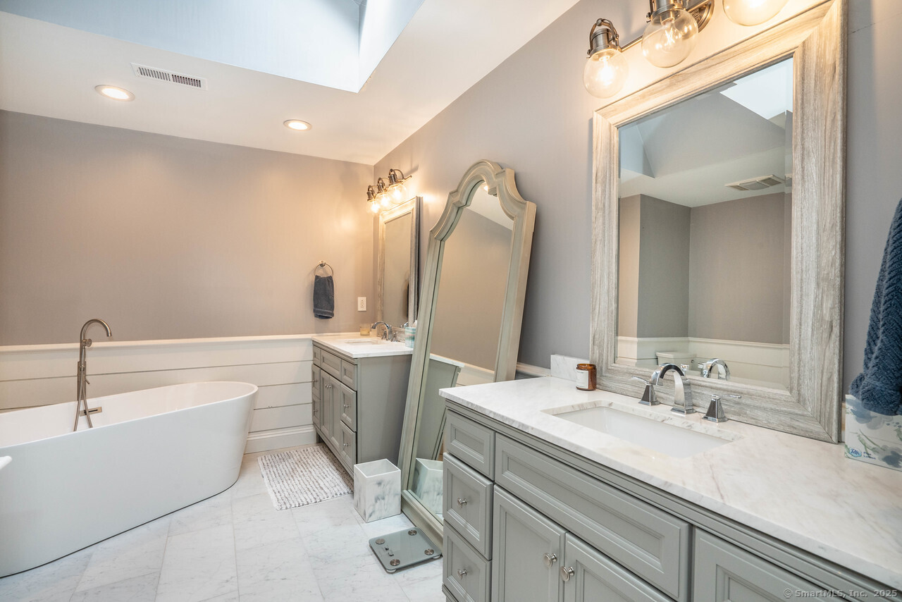 Farmington, Connecticut 06032, United States, 5 Bedrooms Bedrooms, ,5 BathroomsBathrooms,Residential,Coming Soon,177695