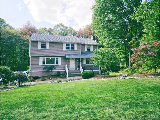 18 Pilgrim Drive, Tolland, Connecticut - 4 Bedrooms  
3 Bathrooms  
8 Rooms - 