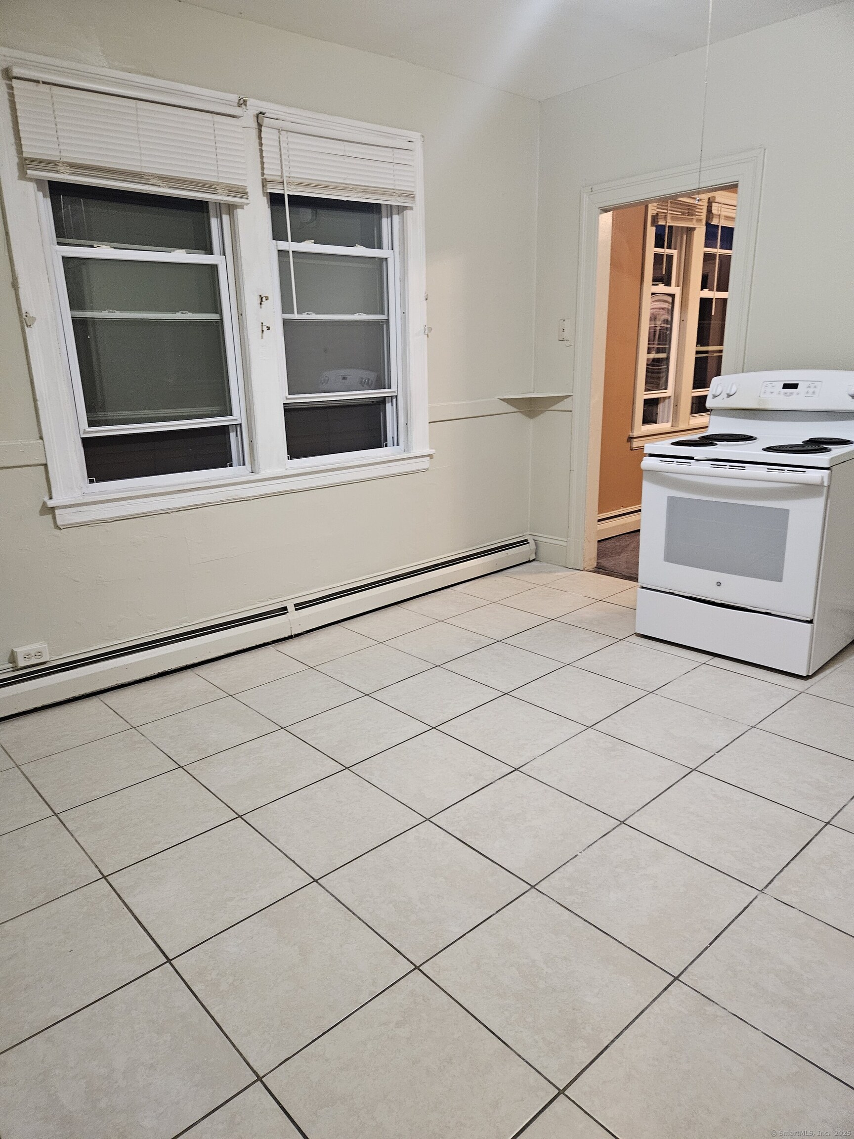 Hartford, Connecticut 06112, United States, 3 Bedrooms Bedrooms, ,1 BathroomBathrooms,Residential,Active,213344