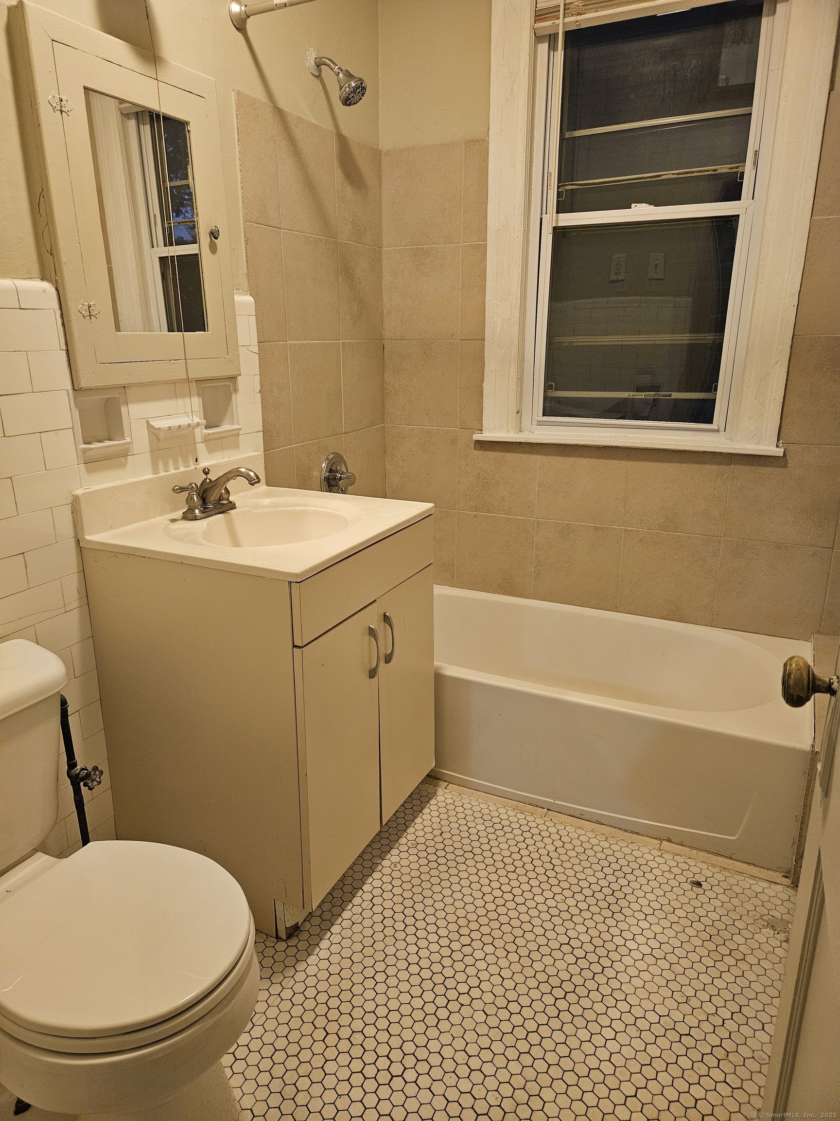 Hartford, Connecticut 06112, United States, 3 Bedrooms Bedrooms, ,1 BathroomBathrooms,Residential,Active,213344