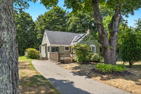24 Pine Street Waterford CT 06385