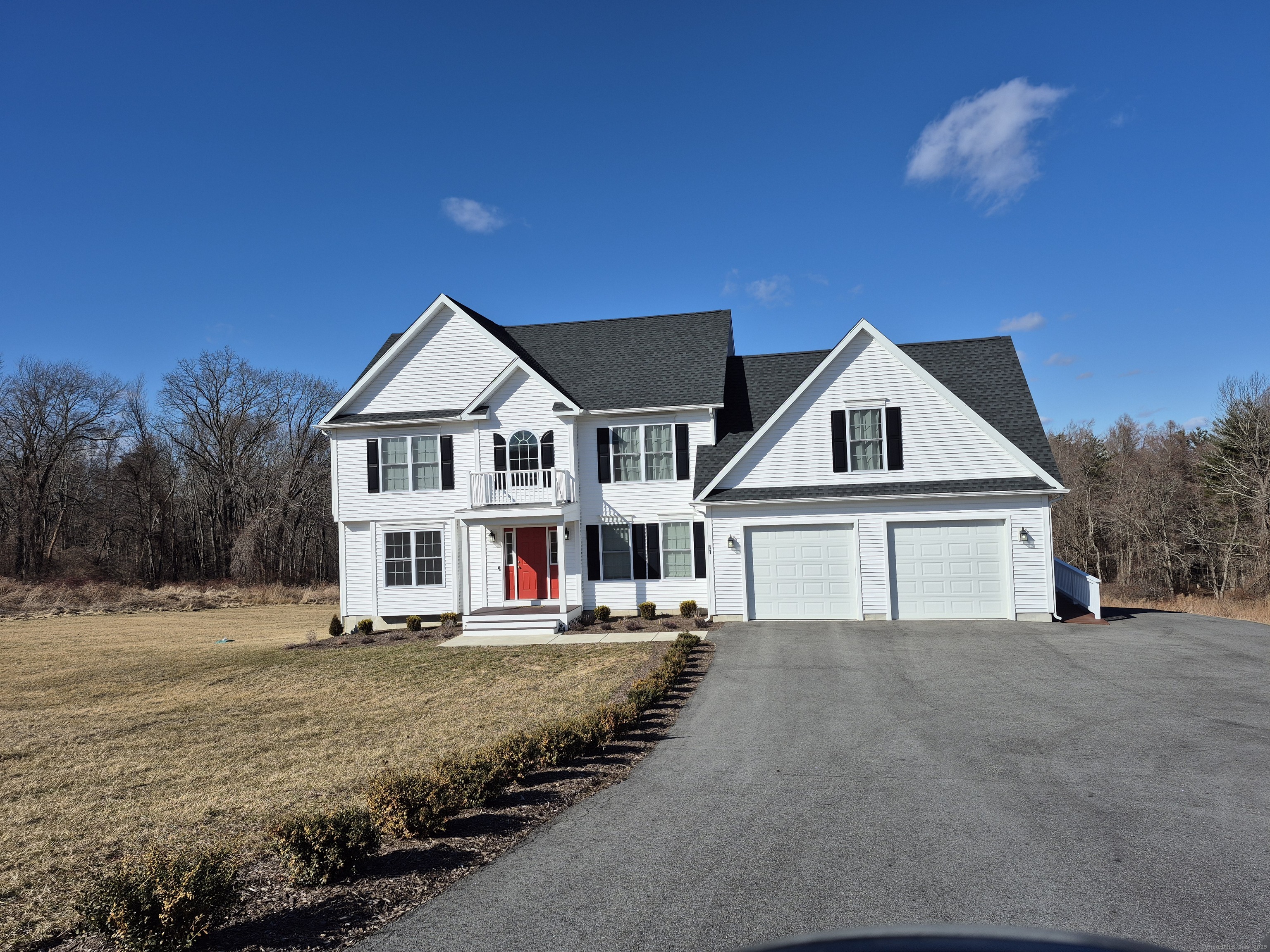 Sunrise Drive, Columbia, Connecticut - 4 Bedrooms  
4 Bathrooms  
10 Rooms - 