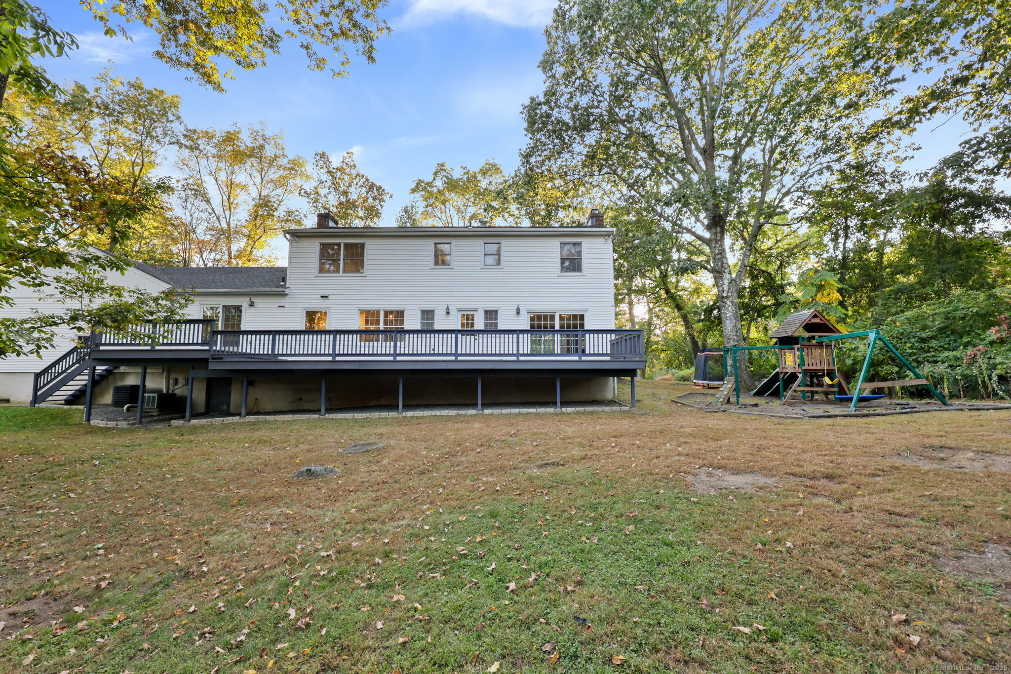 Greenwich, Connecticut 06831, United States, 4 Bedrooms Bedrooms, ,3 BathroomsBathrooms,Residential,Active,230763