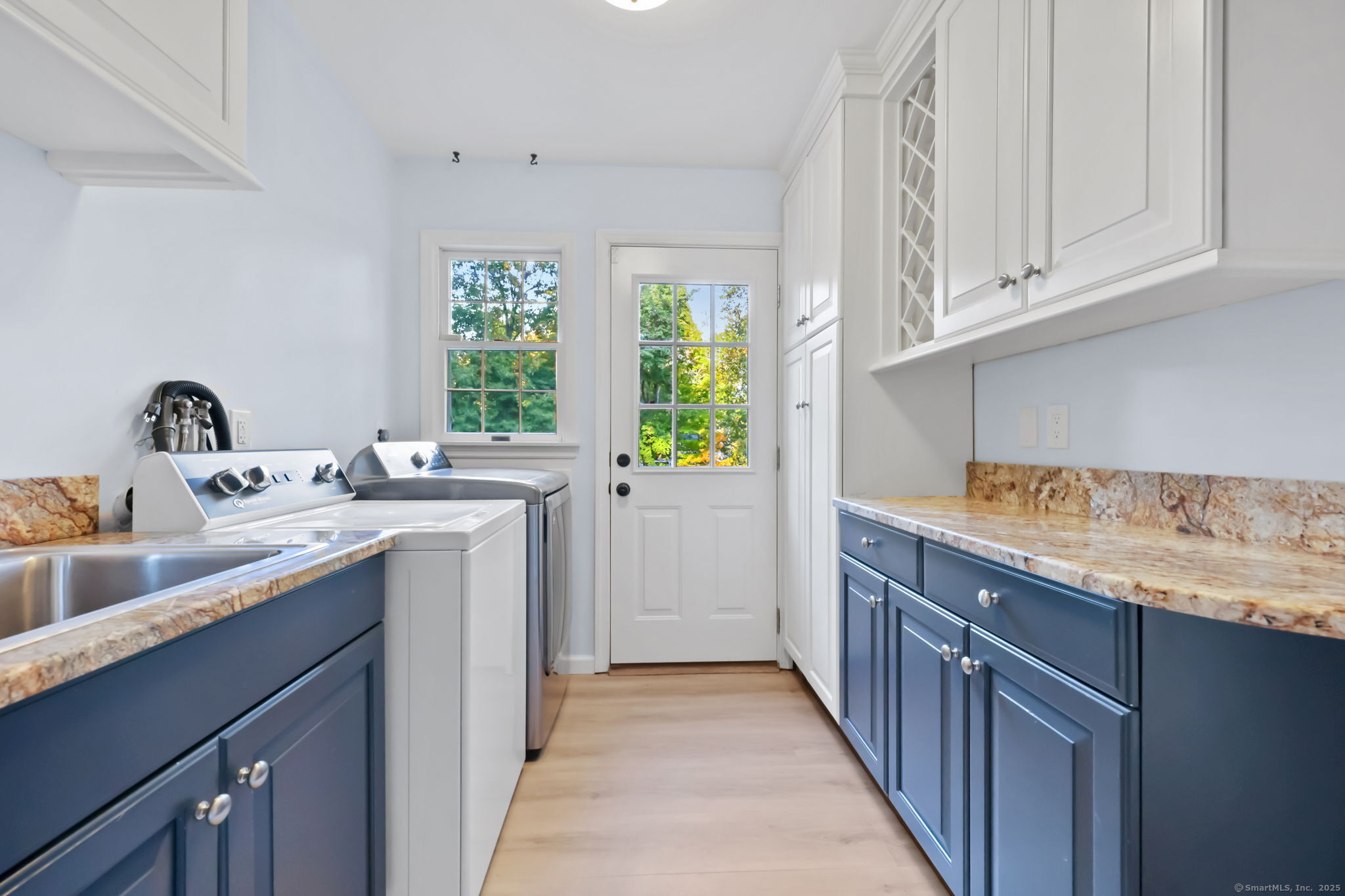 Greenwich, Connecticut 06831, United States, 4 Bedrooms Bedrooms, ,3 BathroomsBathrooms,Residential,Active,230763