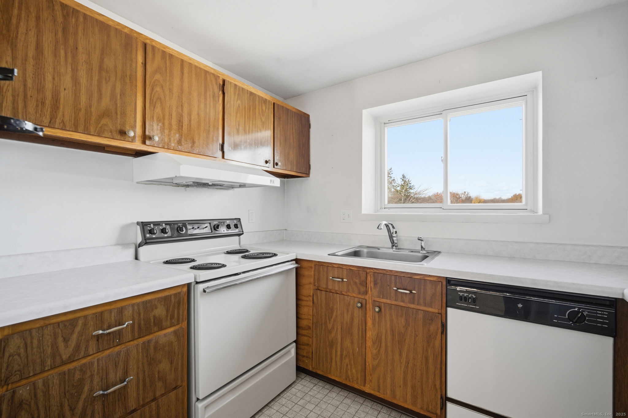 Rocky Hill, Connecticut 06067, United States, 2 Bedrooms Bedrooms, ,2 BathroomsBathrooms,Residential,Active,245557