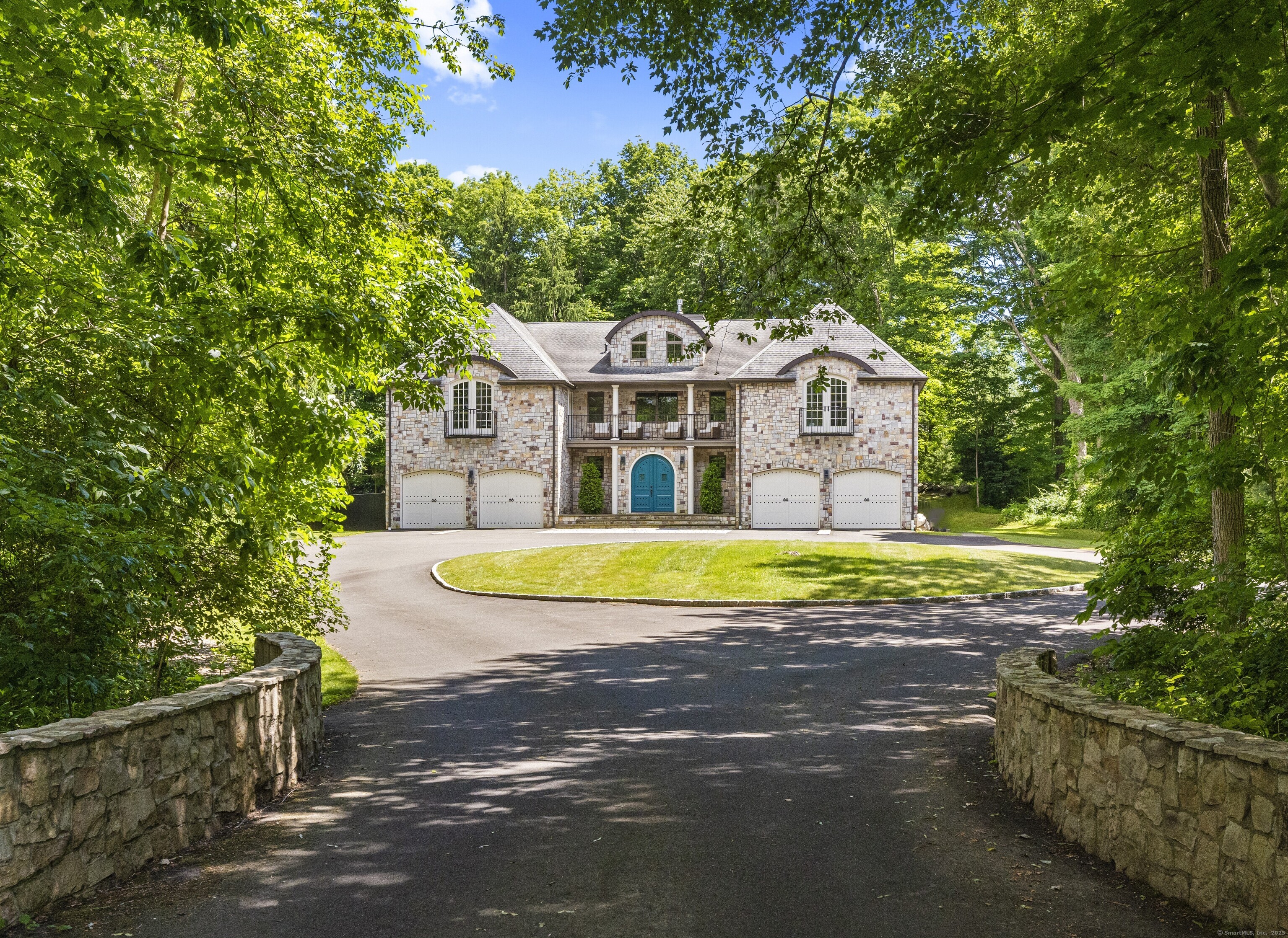 Boston Post Road, Madison, Connecticut - 5 Bedrooms  
6 Bathrooms  
9 Rooms - 