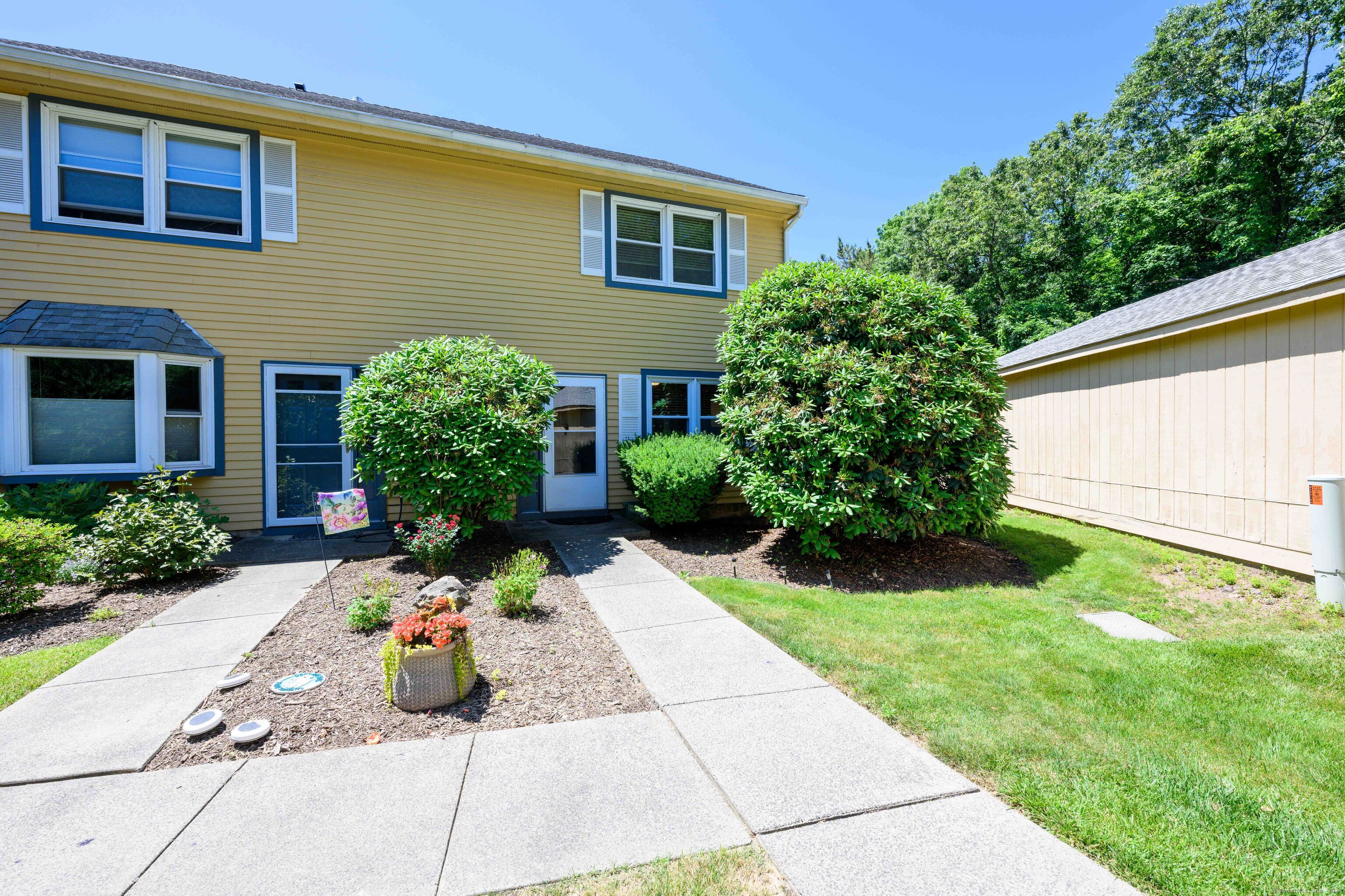 View North Haven, CT 06473 townhome