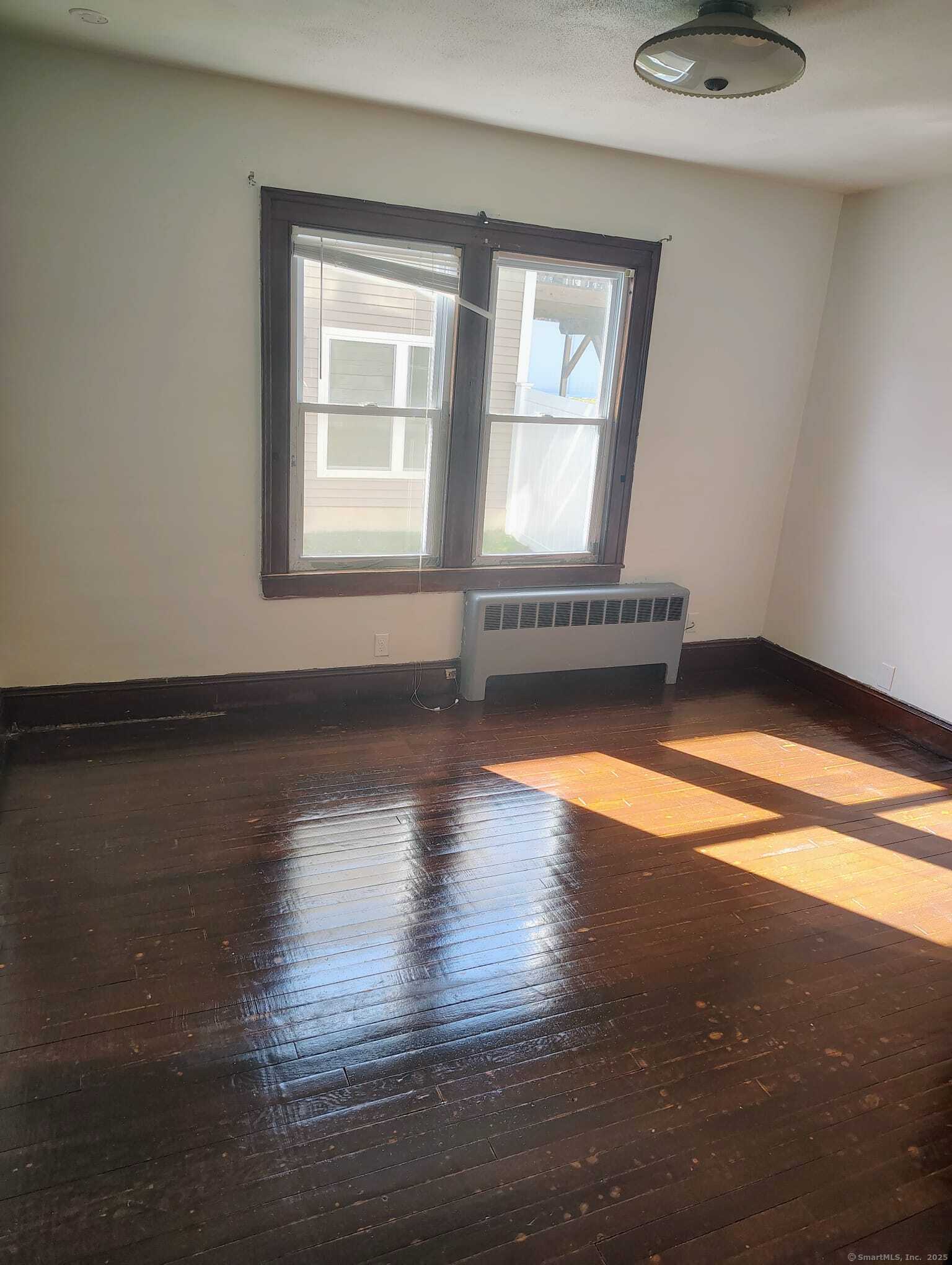 Mcclintock Street, New Britain, Connecticut - 3 Bedrooms  
1 Bathrooms  
3 Rooms - 