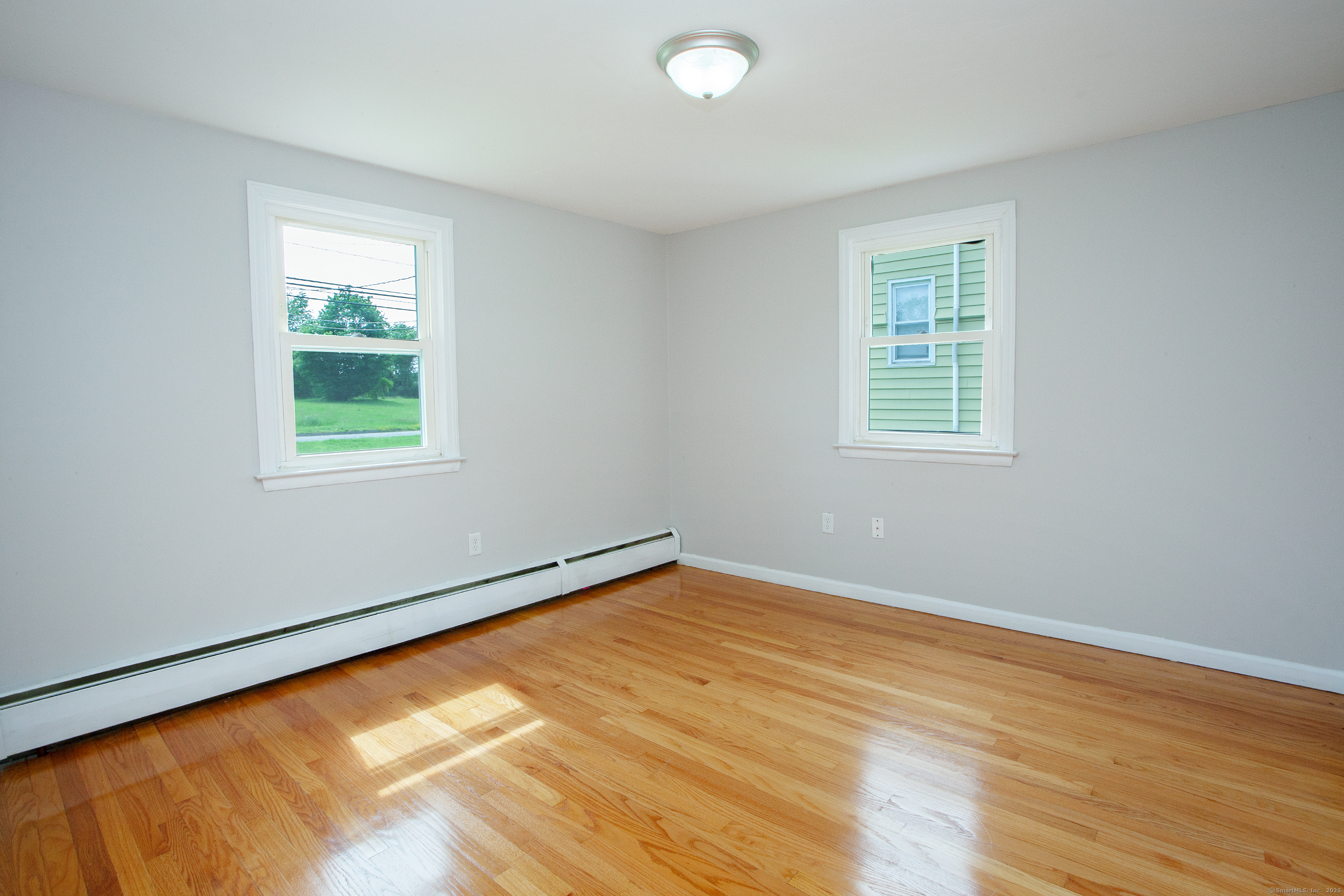 Newington, Connecticut 06111, United States, 3 Bedrooms Bedrooms, ,2 BathroomsBathrooms,Residential,Pending,154392