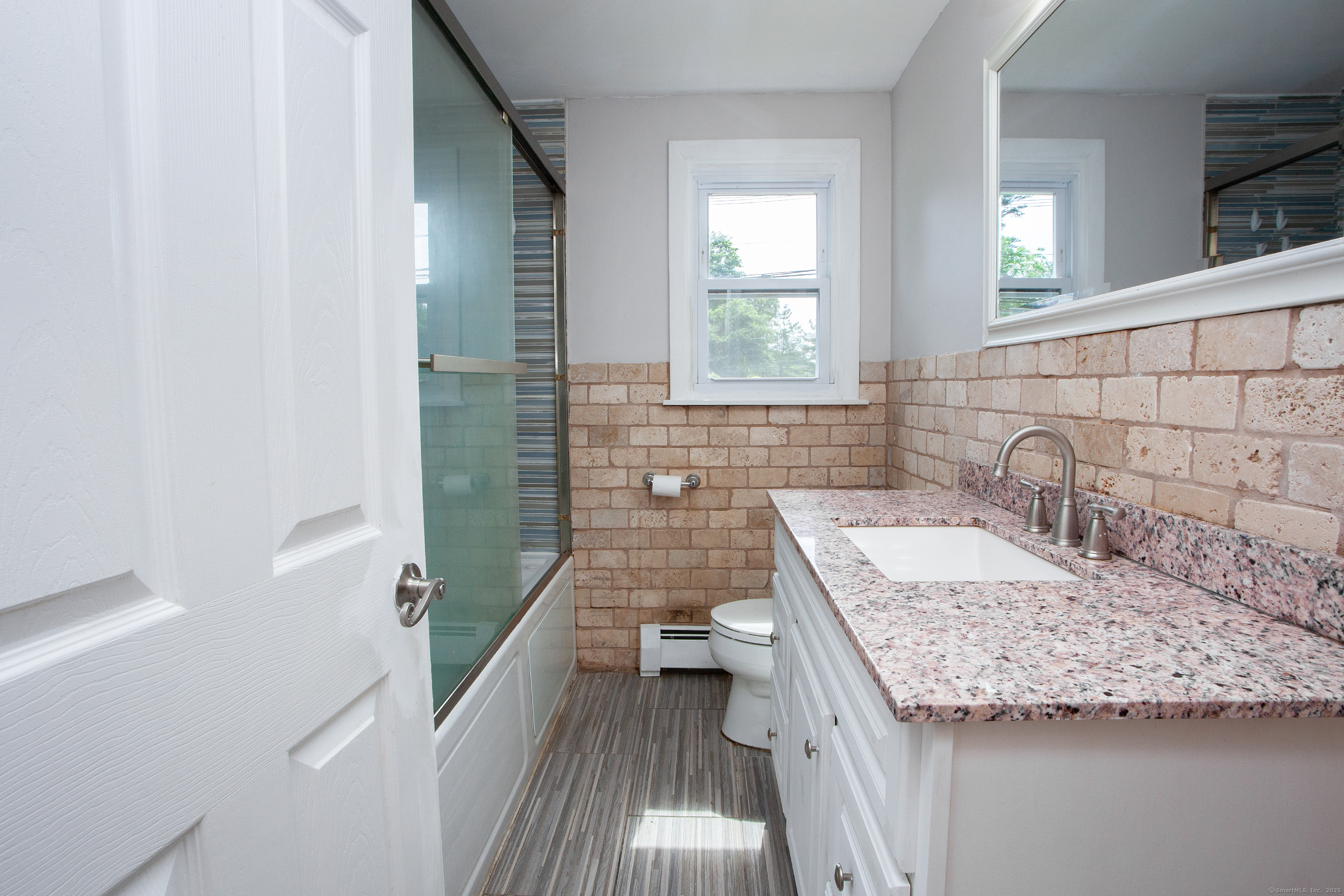 Newington, Connecticut 06111, United States, 3 Bedrooms Bedrooms, ,2 BathroomsBathrooms,Residential,Pending,154392