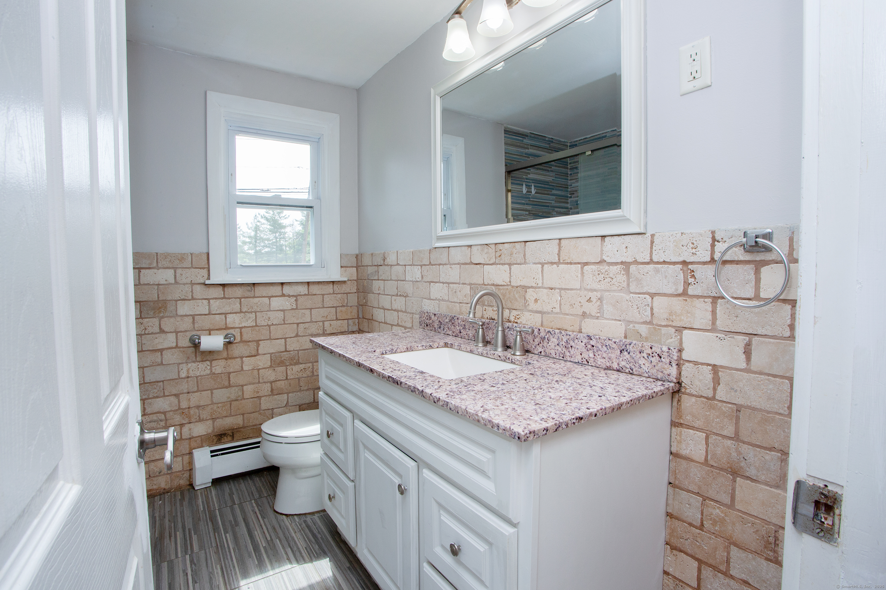 Newington, Connecticut 06111, United States, 3 Bedrooms Bedrooms, ,2 BathroomsBathrooms,Residential,Pending,154392