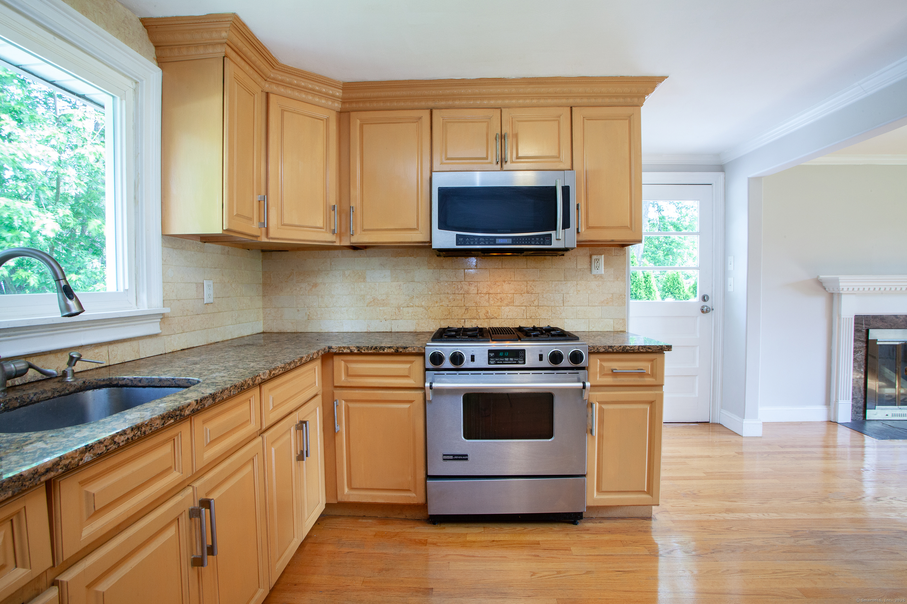 Newington, Connecticut 06111, United States, 3 Bedrooms Bedrooms, ,2 BathroomsBathrooms,Residential,Pending,154392