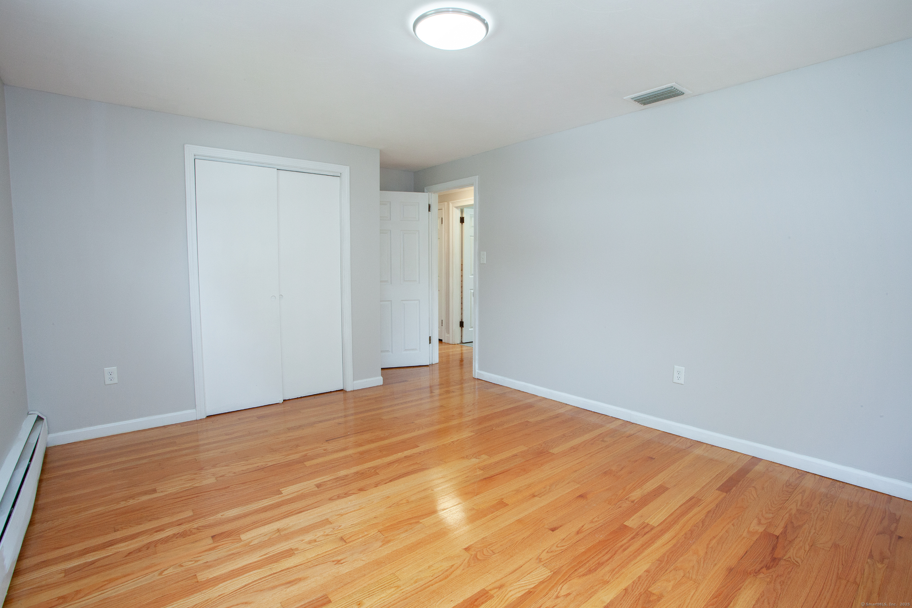 Newington, Connecticut 06111, United States, 3 Bedrooms Bedrooms, ,2 BathroomsBathrooms,Residential,Pending,154392