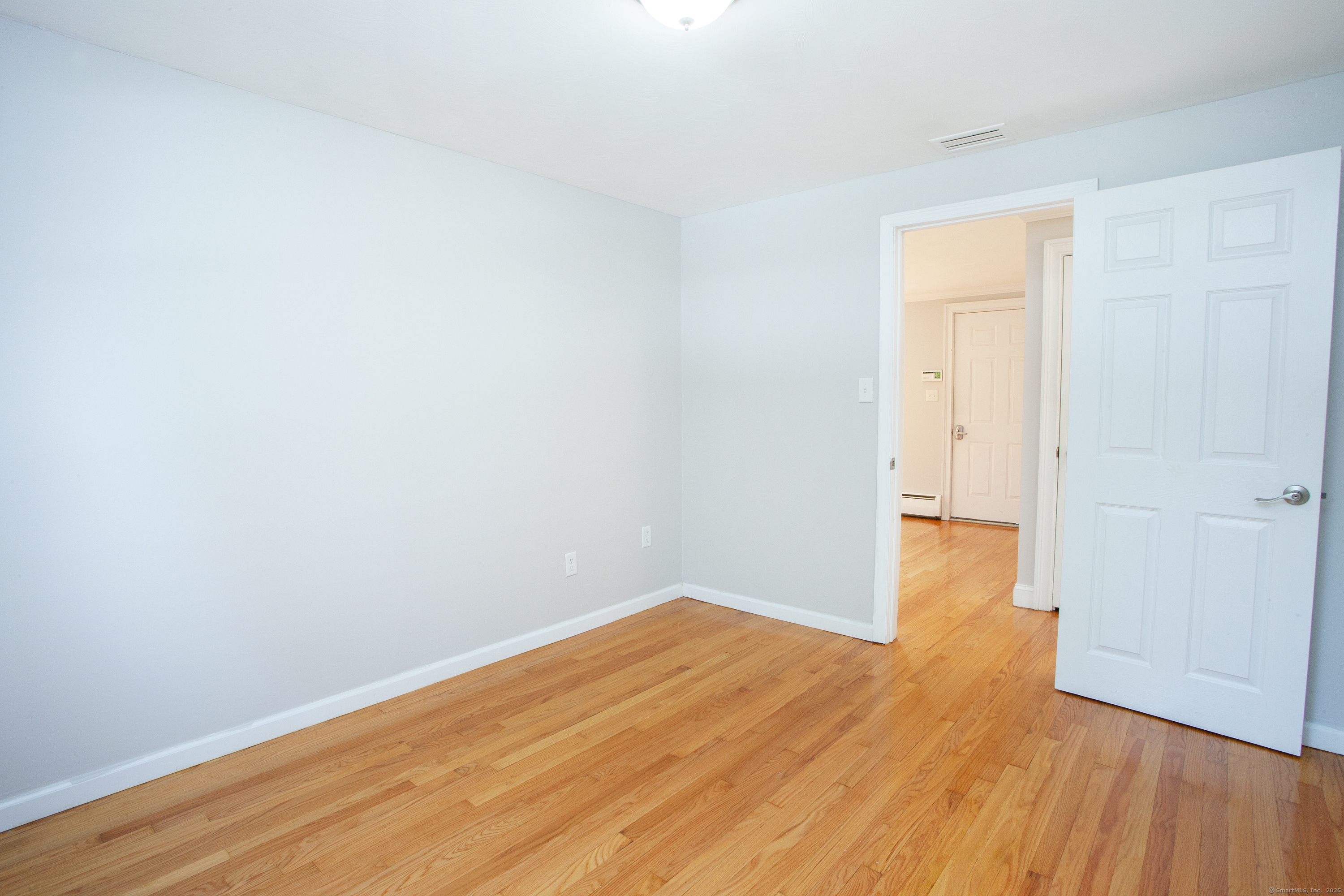 Newington, Connecticut 06111, United States, 3 Bedrooms Bedrooms, ,2 BathroomsBathrooms,Residential,Pending,154392