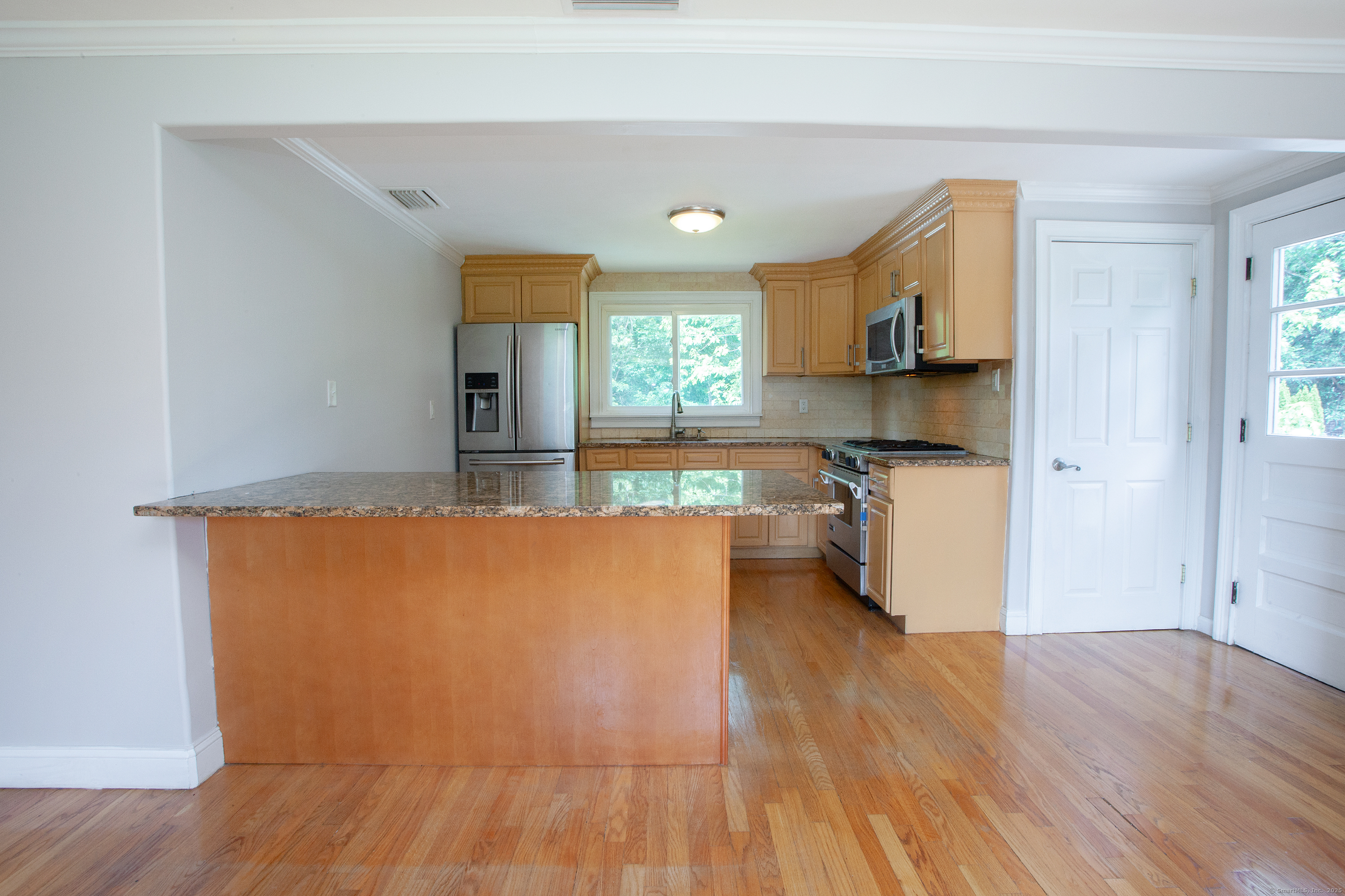 Newington, Connecticut 06111, United States, 3 Bedrooms Bedrooms, ,2 BathroomsBathrooms,Residential,Pending,154392