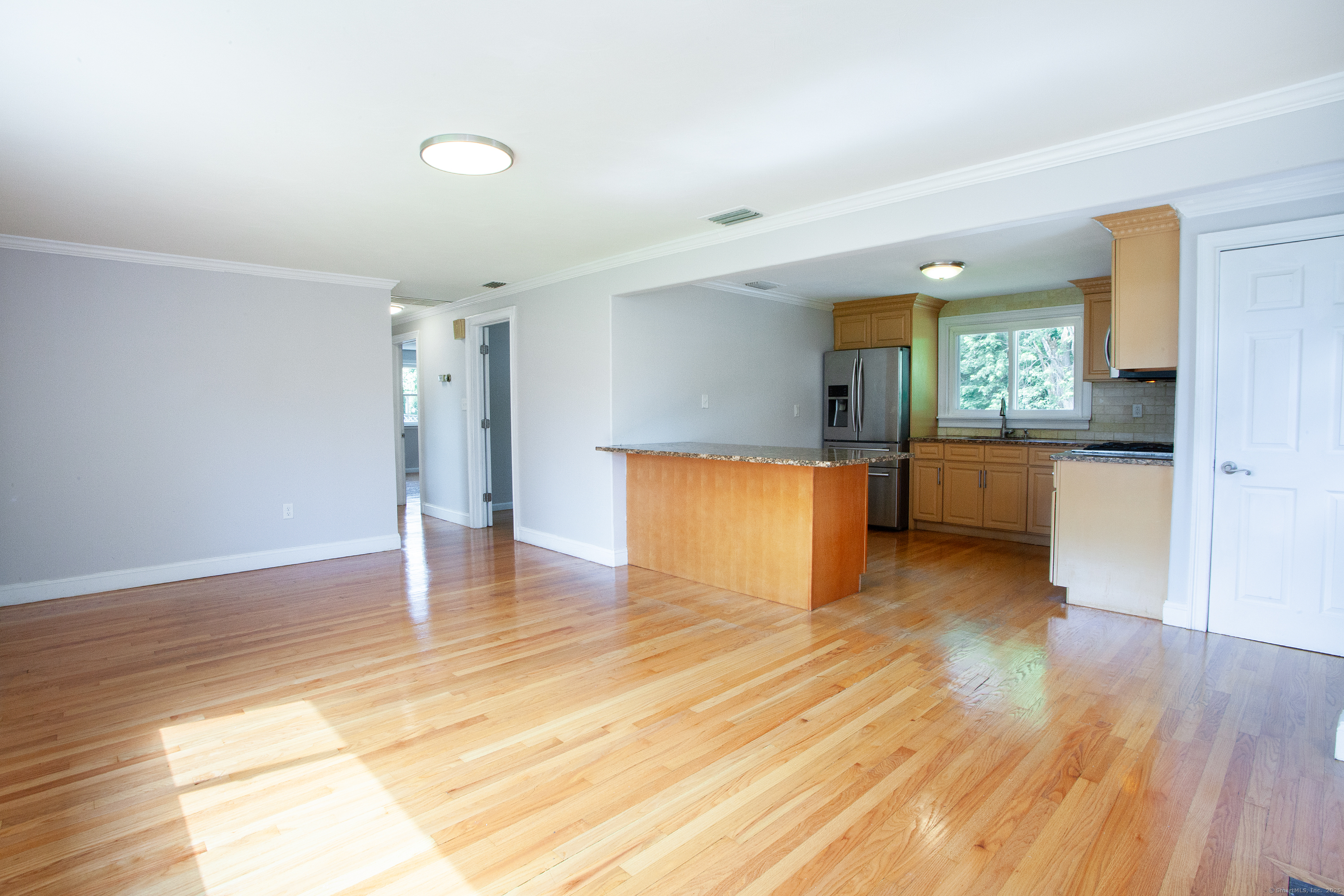 Newington, Connecticut 06111, United States, 3 Bedrooms Bedrooms, ,2 BathroomsBathrooms,Residential,Pending,154392