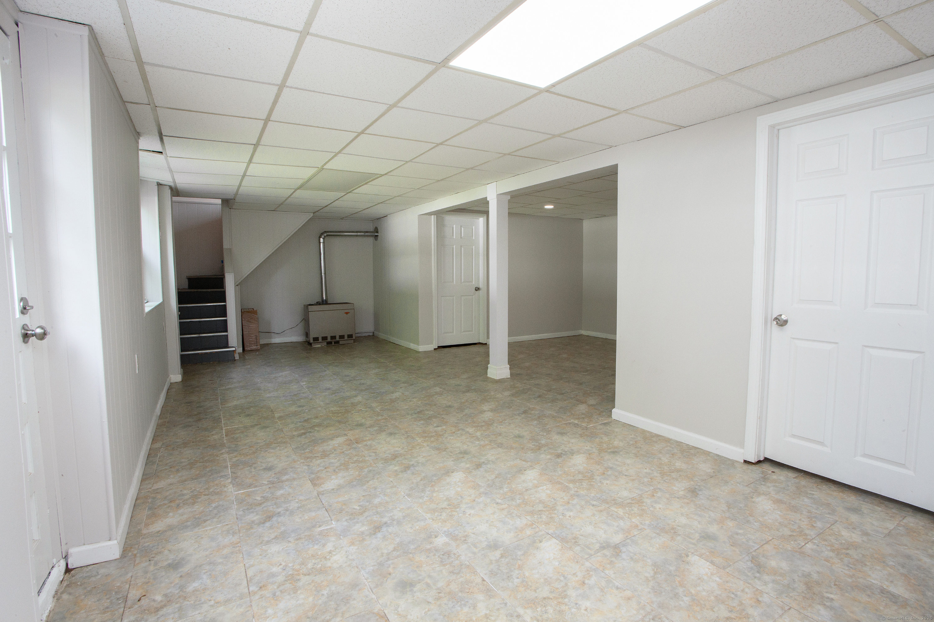 Newington, Connecticut 06111, United States, 3 Bedrooms Bedrooms, ,2 BathroomsBathrooms,Residential,Pending,154392