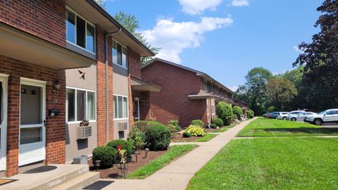 Tiny photo for 224 New Britain Avenue #APT 14, Farmington, CT 06085 (MLS # 24116549)