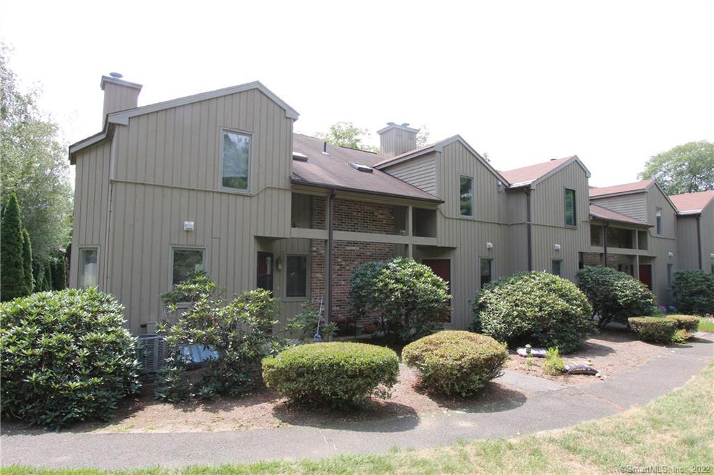 64 Far View Commons 64, Southbury, Connecticut - 2 Bedrooms  
2 Bathrooms  
5 Rooms - 