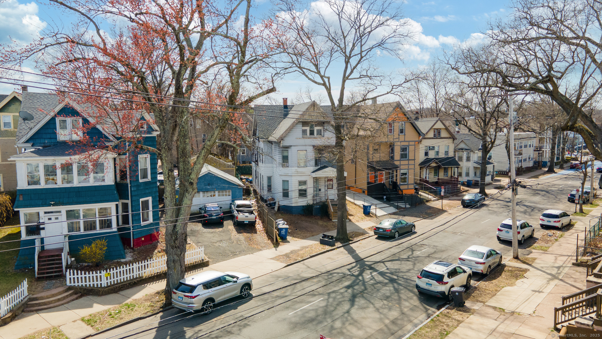 Derby Avenue, New Haven, Connecticut - 3 Bedrooms  
2 Bathrooms  
5 Rooms - 