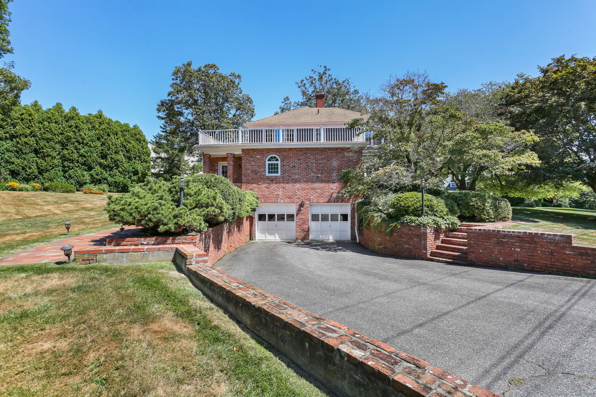 2 Fairchild Circle