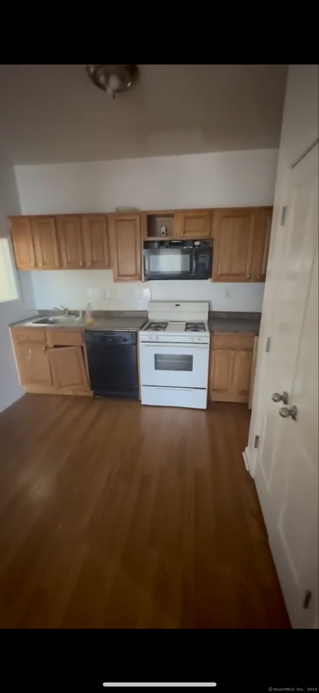 Rental Property at E Main Street 3B, Bridgeport, Connecticut - Bedrooms: 3 
Bathrooms: 1 
Rooms: 6  - $2,300 MO.