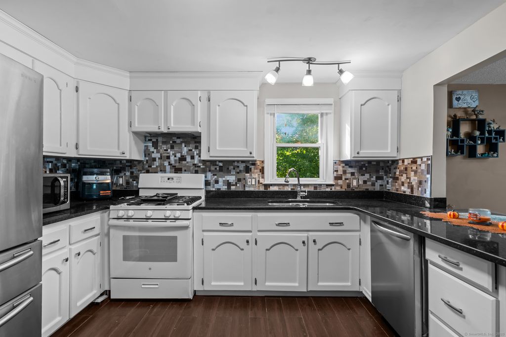 Photo of 7 Pennsylvania Avenue, Montville, CT 06370 (MLS # 24132293)